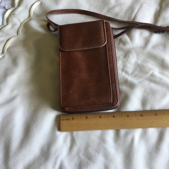 NWOT Crossbody/Phone Bag - Picture 8 of 9